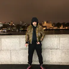 收听 SenSerio、观看音乐视频、阅读小传、查看巡演日期等 ！