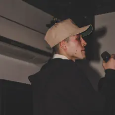 Jfr3ezyを聴いたり、ミュージックビデオを鑑賞したり、経歴やツアー日程などを確認したりしましょう！