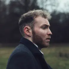 收听 Finn Flood、观看音乐视频、阅读小传、查看巡演日期等 ！