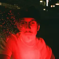 M!ND सुनें, म्यूज़िक वीडियो देखें, बायो पढ़ें, दौरे की तारीखें और बहुत कुछ देखें!