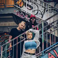 Ascolta undefined, guarda video musicali, leggi la biografia, vedi le date del tour & altro!