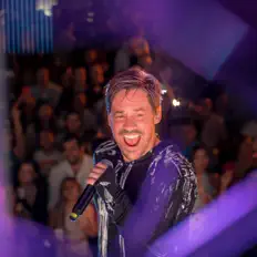 Poslechněte si interpreta El Símbolo, sledujte hudební videa, přečtěte si životopis, podívejte se na data turné a další informace.