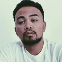 聆聽 undefined、觀看音樂影片、閱讀小傳、查看巡演日期等！