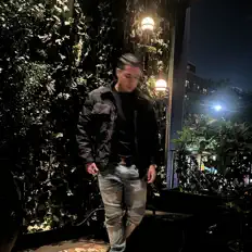 1nsomnia सुनें, म्यूज़िक वीडियो देखें, बायो पढ़ें, दौरे की तारीखें और बहुत कुछ देखें!