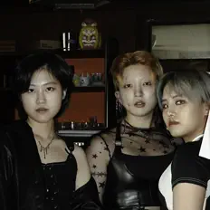 Dengarkan QI.X, tonton video musik, baca bio, lihat tanggal tur & lainnya!