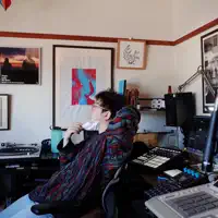 Ouça undefined, assista a videoclipes, leia a biografia, veja as datas das turnês e mais!