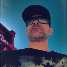 Dengarkan Erik Jackson, tonton video musik, baca bio, lihat tanggal tur & lainnya!