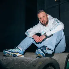 R3ZAを聴いたり、ミュージックビデオを鑑賞したり、経歴やツアー日程などを確認したりしましょう！