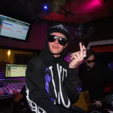 Listen to Nic Neave, watch music videos, read bio, see tour dates & more!