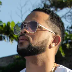 Dengarkan Angel Smith, tonton video musik, baca bio, lihat tanggal tur & lainnya!