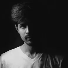 聆聽 SUKOON、觀看音樂影片、閱讀小傳、查看巡演日期等！