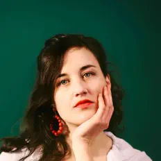 Escucha a Sara Miette, mira videos musicales, lee su biografía, consulta las fechas de las gira y más.