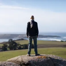 Invention of Light सुनें, म्यूज़िक वीडियो देखें, बायो पढ़ें, दौरे की तारीखें और बहुत कुछ देखें!