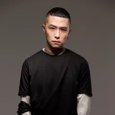 任中強Zain: песни, клипы, биография, даты выступлений и многое другое.