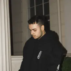 聆聽 Blanc、觀看音樂影片、閱讀小傳、查看巡演日期等！