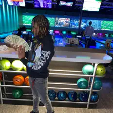 Dengarkan 27DP, tonton video musik, baca bio, lihat tanggal tur & lainnya!