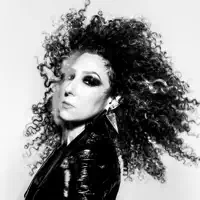 Escucha a undefined, mira videos musicales, lee su biografía, consulta las fechas de las gira y más.