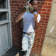 Ouve CDG JON, vê vídeos de música, lê a biografia, vê as datas da digressão e muito mais!