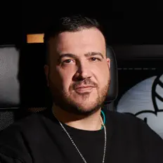 Daddy Cobra을(를) 듣고, 뮤직 비디오를 보고, 약력을 읽고, 투어 일정 등을 확인하세요!