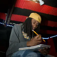 Luister naar Mitchleading, bekijk muziekvideo's, lees de bio, bekijk de tourdata, en meer!