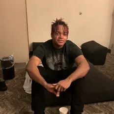 Josiah Wavy सुनें, म्यूज़िक वीडियो देखें, बायो पढ़ें, दौरे की तारीखें और बहुत कुछ देखें!