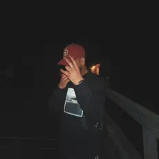 Hör dir Dashmeet an, schau dir Musikvideos an, lies die Biografie, finde Tourdaten und mehr!