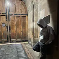 收听 undefined、观看音乐视频、阅读小传、查看巡演日期等 ！