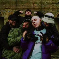 Poslechněte si interpreta True Tough, sledujte hudební videa, přečtěte si životopis, podívejte se na data turné a další informace.