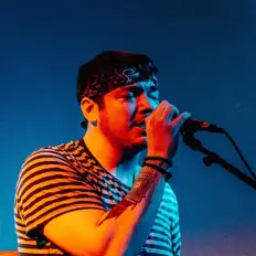 Escucha a Andrew Rathbone, mira videos musicales, lee su biografía, consulta las fechas de las gira y más.