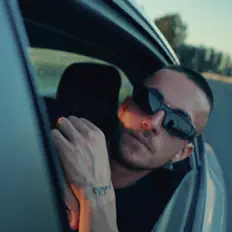 Poslechněte si interpreta Bronny K, sledujte hudební videa, přečtěte si životopis, podívejte se na data turné a další informace.