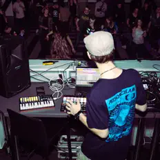 Posłuchaj wykonawcy OREMETOS, obejrzyj teledyski, przeczytaj biografię, zobacz daty tras koncertowych i nie tylko!