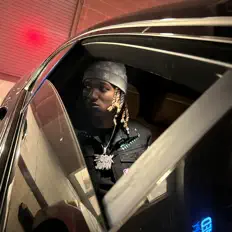 聆聽 300KJUAN、觀看音樂影片、閱讀小傳、查看巡演日期等！