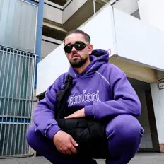 聆聽 Vokuz、觀看音樂影片、閱讀小傳、查看巡演日期等！