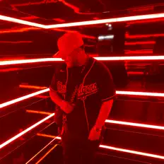 Escucha a YuNgZvE, mira videos musicales, lee su biografía, consulta las fechas de las gira y más.