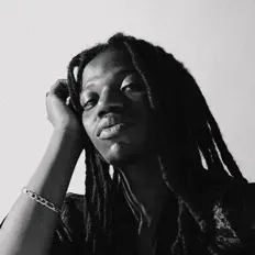 Poslechněte si interpreta Maesu, sledujte hudební videa, přečtěte si životopis, podívejte se na data turné a další informace.