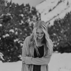 Listen to Sariah Falls, watch music videos, read bio, see tour dates & more!