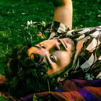 Ascolta undefined, guarda video musicali, leggi la biografia, vedi le date del tour & altro!