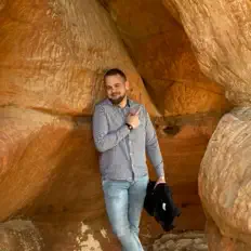 Vkil सुनें, म्यूज़िक वीडियो देखें, बायो पढ़ें, दौरे की तारीखें और बहुत कुछ देखें!