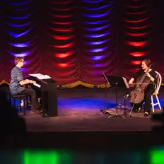 Posłuchaj wykonawcy Enhanced Harmony, obejrzyj teledyski, przeczytaj biografię, zobacz daty tras koncertowych i nie tylko!