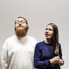Hör dir Øy an, schau dir Musikvideos an, lies die Biografie, finde Tourdaten und mehr!