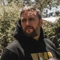 Ouça undefined, assista a videoclipes, leia a biografia, veja as datas das turnês e mais!