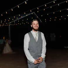 Écoutez Aaron Ledford, regardez des vidéoclips, lisez la biographie, consultez les dates de tournée et plus encore !