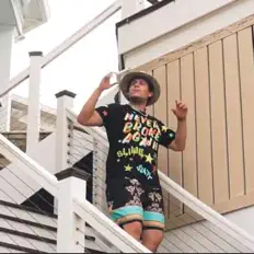 Ascolta Joey ZaZa, guarda video musicali, leggi la biografia, vedi le date del tour & altro!