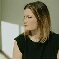 Poslechněte si interpreta undefined, sledujte hudební videa, přečtěte si životopis, podívejte se na data turné a další informace.