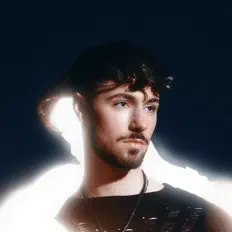 聆聽 Dan Aura、觀看音樂影片、閱讀小傳、查看巡演日期等！