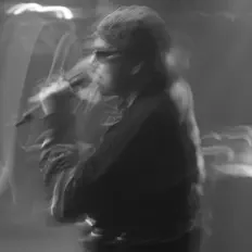 Anruを聴いたり、ミュージックビデオを鑑賞したり、経歴やツアー日程などを確認したりしましょう！