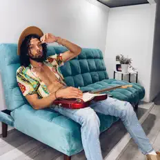 Escucha a Travis Starr, mira vídeos musicales, lee la biografía, consulta fechas de giras y mucho más.