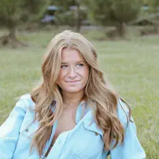 Escucha a Maggie Jo Mall, mira videos musicales, lee su biografía, consulta las fechas de las gira y más.