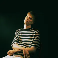 聆聽 Wax Works、觀看音樂影片、閱讀小傳、查看巡演日期等！