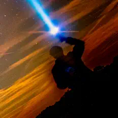 Hör dir Hoestan an, schau dir Musikvideos an, lies die Biografie, finde Tourdaten und mehr!